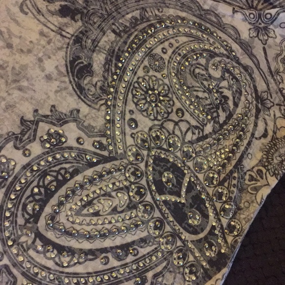 Rhinestone design shirt - Picture 2 of 3